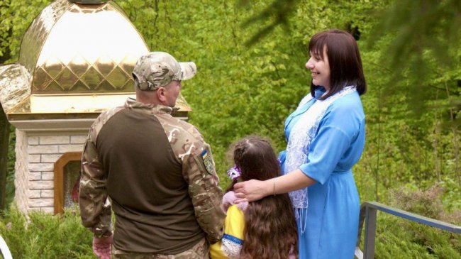 Військовий із Волині та переселенка з Херсона побралися на Тернопільщині