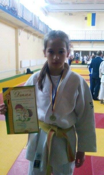 Допомоги потребує донька бійця, який знаходиться в зоні АТО. ФОТО