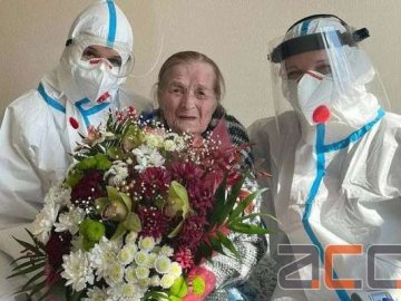 У Чернівцях від коронавірусу вилікували 100-річну жінку