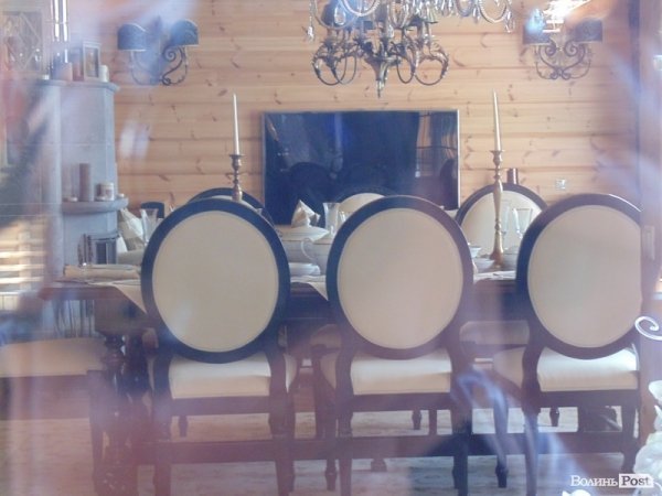 всережині дорогі меблі та техніка