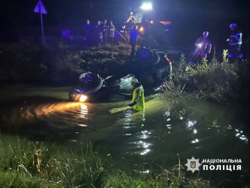 На Волині позашляховик в’їхав у ставок: двоє людей загинули