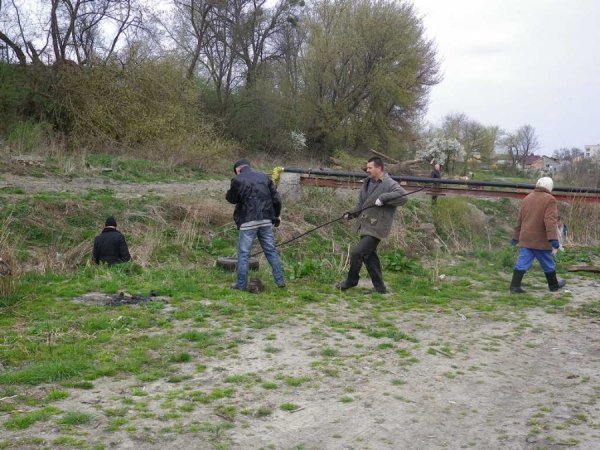 Як лучани прибирають місто до Великодня. ФОТО
