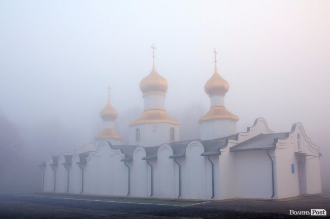Паморозь і густий туман: чарівний ранок у Луцьку. ФОТО