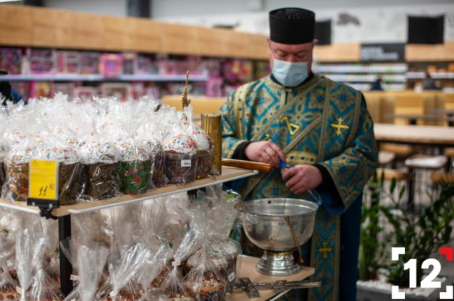 У «Тамі Тамі» продають освячені паски. ФОТО