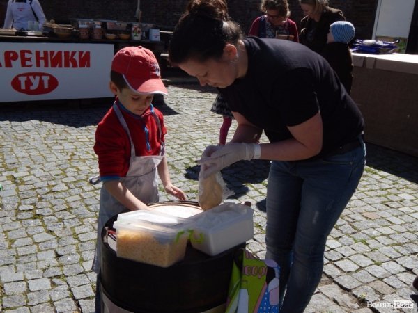 У Луцьку стартував перший фестиваль вуличної їжі «Lutsk Food Fest». ФОТО