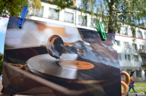 Фото на мотузках: у Луцьку стартувала мистецька «Сушка». ФОТО  