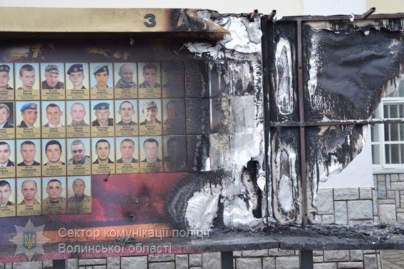 У поліції назвали причину займання Стели Героїв у Луцьку