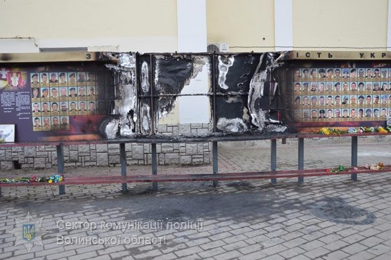 У поліції назвали причину займання Стели Героїв у Луцьку