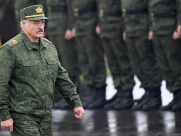 Білорусь продовжила свої військові навчання на кордоні з Україною