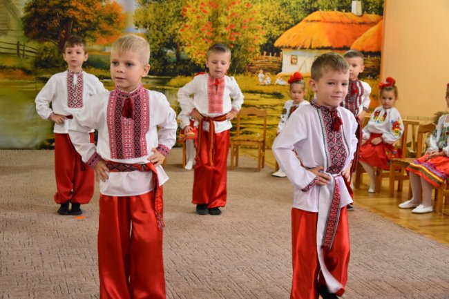 Луцькі дошкільнята перевтілились у козаків. ФОТО