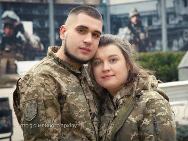 Познайомилися в черзі до ТЦК: подружжя військовослужбовців з Волині разом захищають Україну