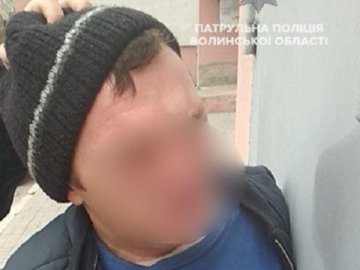 Страшно думати, що в нього у голові: лучанка про психічнохворого сусіда