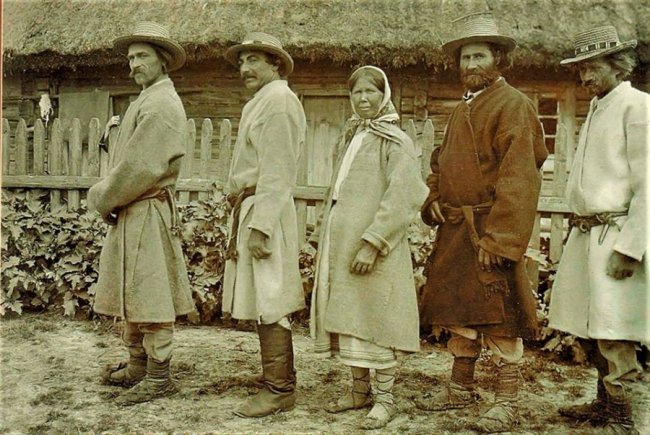 Поліські модники: як одягалися в селі на Волині 100 років тому. РЕТРОФОТО