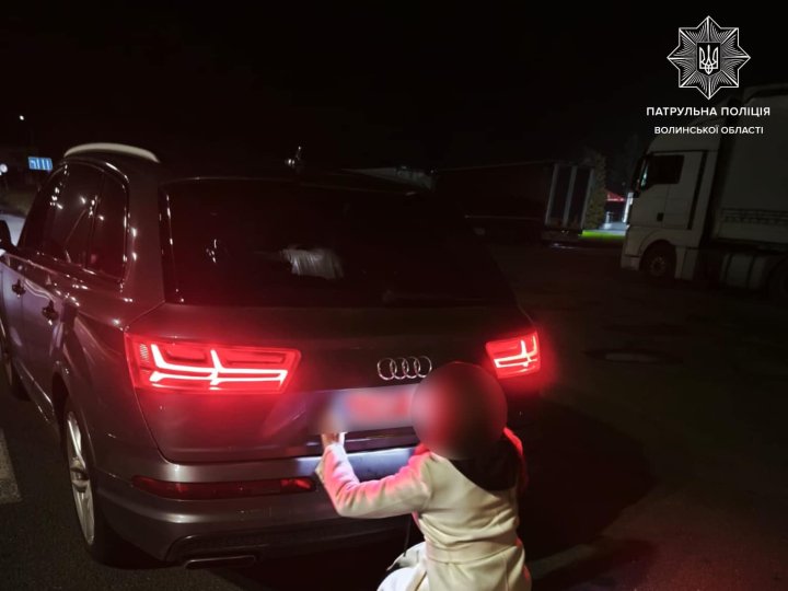 На Волині під час комендантської години зупинили водійку з чужими номерами