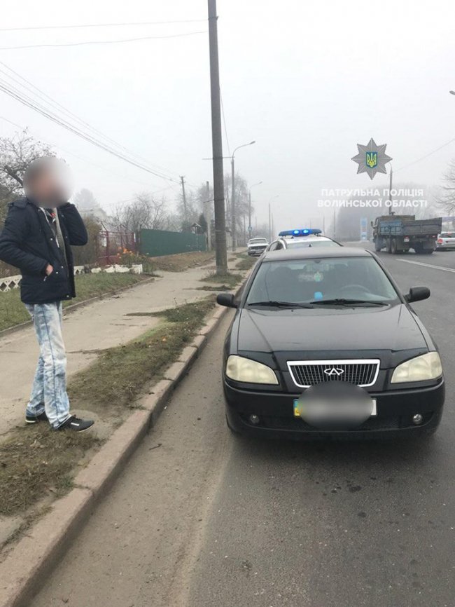 У Луцьку чоловік кинувся під колеса патрульного авто