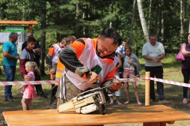 На Волині обрали кращого лісоруба. ФОТО