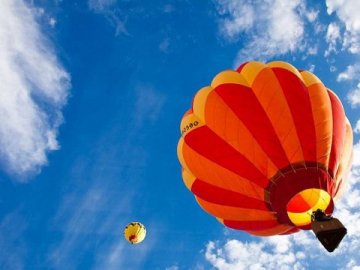 На Львівщині з повітряної кулі випав чоловік