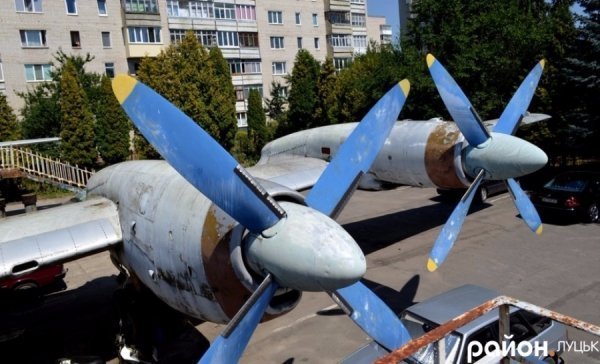Літак на Молоді: лучани просять дати друге життя. ФОТО