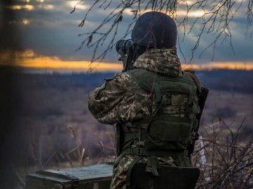Ворог намагається атакувати на Донбасі одночасно на дев'яти напрямках, –  Залужний 