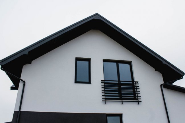 Під Луцьком продають стильний двоповерховий котедж. ФОТО*