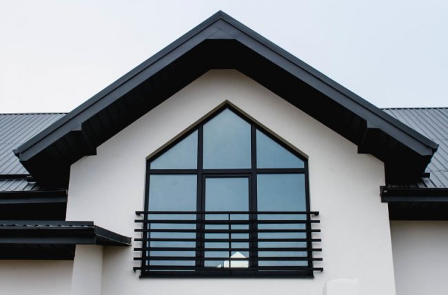 Під Луцьком продають стильний двоповерховий котедж. ФОТО*