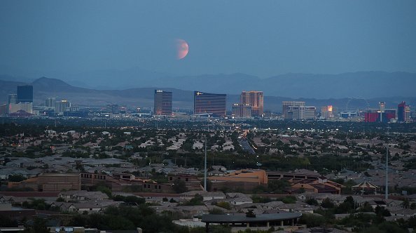Кривавий супермісяць: увесь світ побачив рідкісне явище. ФОТО