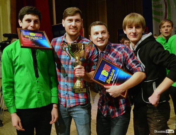 КВН у Луцьку: львівські хлопці перемогли запорізьких «гопників». ФОТО