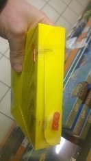 У луцькому супермаркеті продають цукерки з хробаками. ФОТО