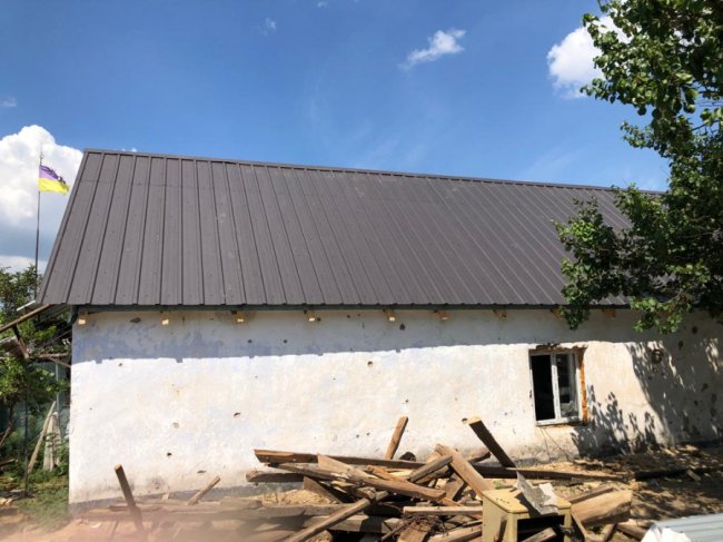 Будівельники з Волині полагодили 14 дахів у Благодатівці на Херсонщині