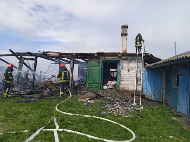 На Волині горіла господарська споруда