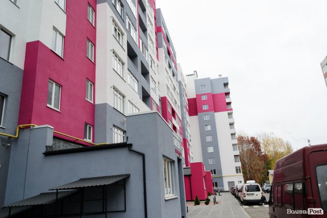 Холод – не завада: як у Луцьку будують «карамельний» житловий комплекс. ФОТО*