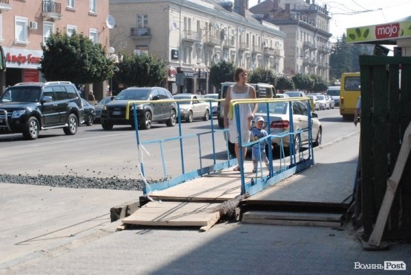 Асфальт на проспекті Волі обіцяють відновити за тиждень
