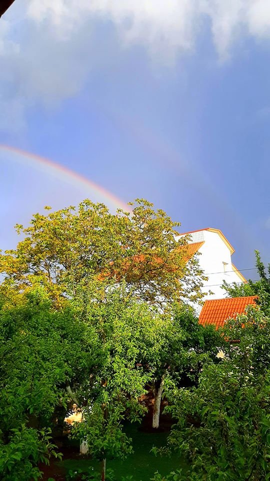 Повна подвійна веселка у небі над Луцьком: реакція соцмереж. ФОТО