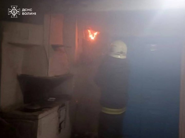 Через недолік димаря на Волині спалахнув житловий будинок