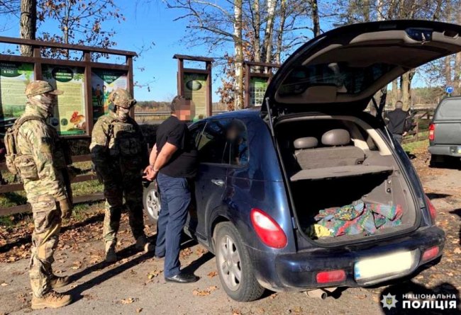 Лучанин незаконно торгував зброєю на Рівненщині