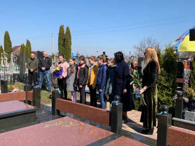 На могилі Ігоря Єремеєва змінили барельєф. ФОТО