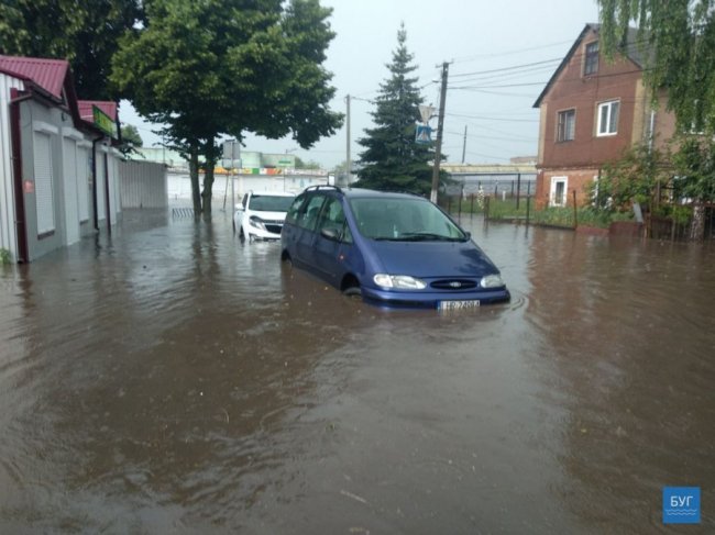 Злива  у Нововолинську. ФОТО. ВІДЕО