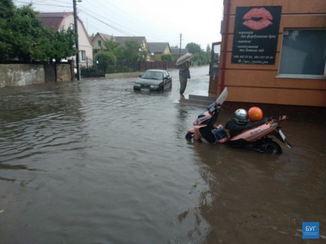 Злива  у Нововолинську. ФОТО. ВІДЕО