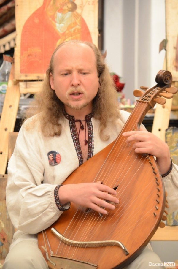 У Луцьку продавали ікони на потреби вояків АТО. ФОТО