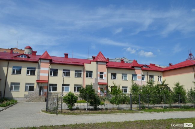 Школа дійсно вражає: Савченко відвідав «багатостраждальний» довгобуд у Луцьку