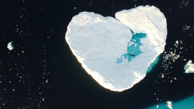 Антарктичні зізнання в коханні: полярники показали романтичні світлини крижаного континенту