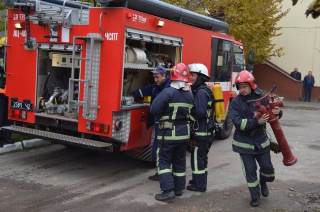 Вогонь, задимлення та постраждалі: на Волині відбулись навчання пожежників