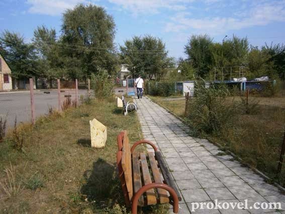 У Ковелі містечко розваг для дітей - у бур'янах. ФОТО