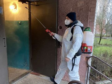 У Луцьку за добу продезінфікували 47 будинків. ФОТО