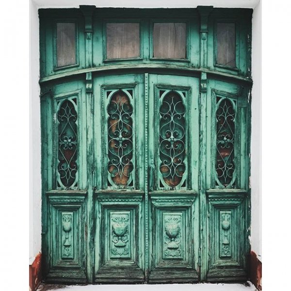 Колоритні двері за драмтеатром від @m.golovnyova