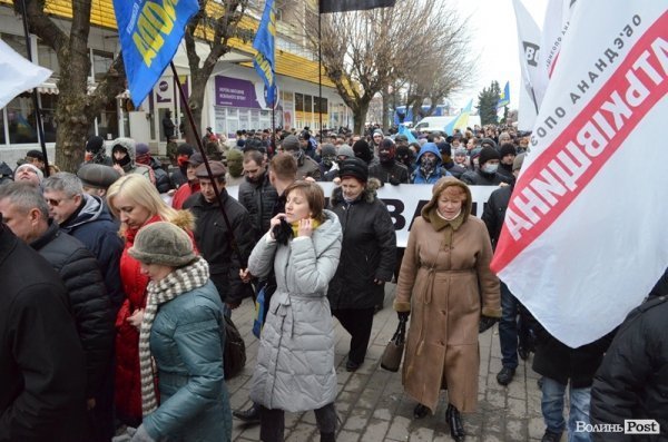 Майдан у Луцьку: Віче і хода на ДПЗ. ФОТО