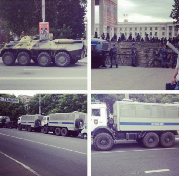 Сотні ОМОНівців не дають кримським татарам проводити мітинг. ФОТО