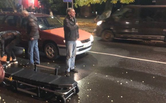 У Луцьку автівка збила дівчину: постраждала – у лікарні. ФОТО. ВІДЕО