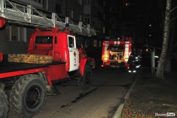 Переполох у Луцьку: дим у підвалі налякав мешканців багатоповерхівки. ФОТО