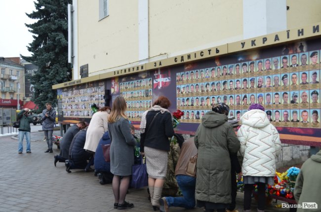 Герої завжди з нами: у Луцьку вшанували загиблих в російсько-українській війні. ФОТО